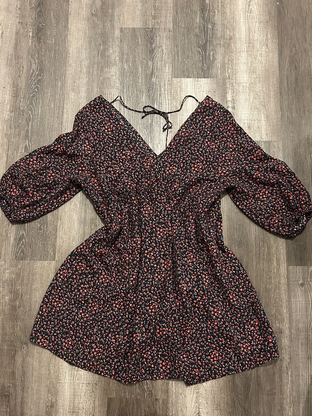 5/$25 H&M Poplin V-Neck Dress